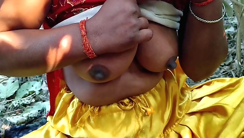 Indian girl with hairy pussy gets nailed on the sofa