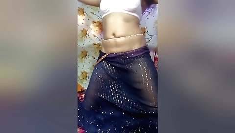 Indian solo chick has a wonderful butt for her nakedness