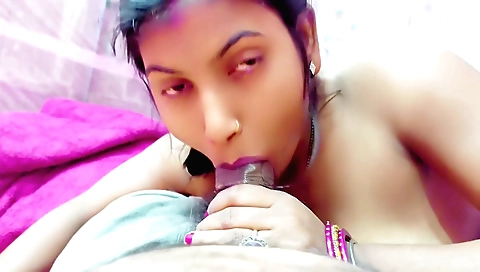 Indian woman with round ass gets fucked hard and her pussy is pounded