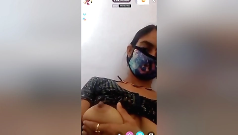 Indian amateur girl shows her big boobs in a webcam video