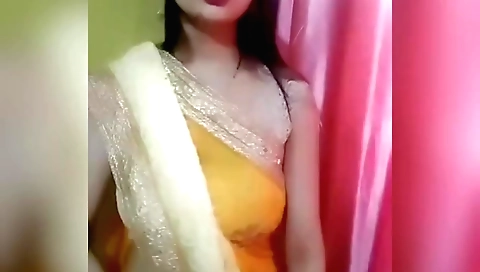 Horny amateur girl gets her shaved pussy fucked on the cam