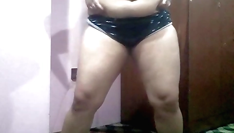 Sexy amateur blonde with a big ass playing with her pussy