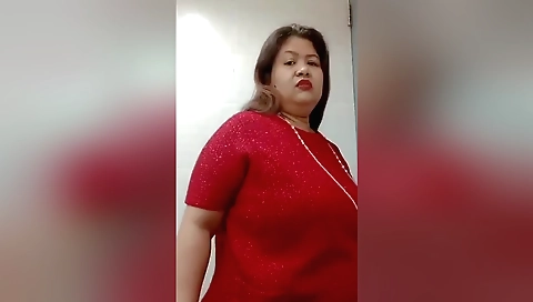 Busty mature with boobs is fingering during solo sex