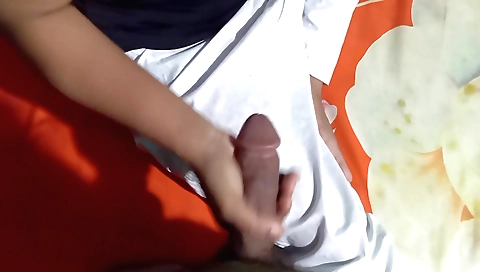 Indian handjob video with the hottie and her big ass