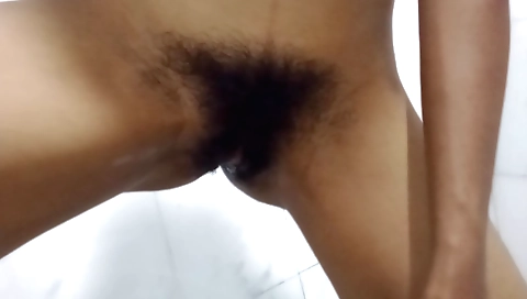 Indian girl with a big ass is fucking herself in the bedroom