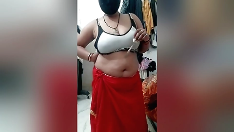 Indian hottie with big tits shows off her body in homemade solo