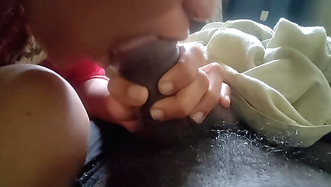 Indian brunette takes a big facial in amateur video