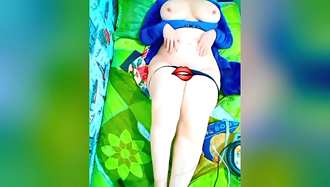 Amateur brunette 18+ solo female porn video with big tits