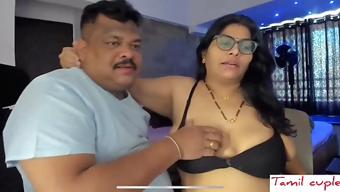 Amateur cunt on webcam with huge dildo and big ass