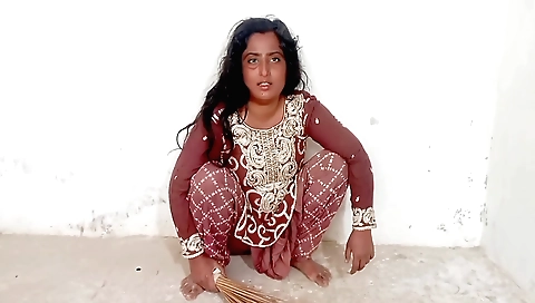 Indian babe shows off her huge natural boobs and a sexy ass