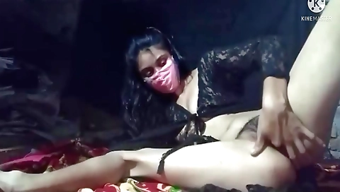 Bare pussy fingering in amateur solo female porn scene