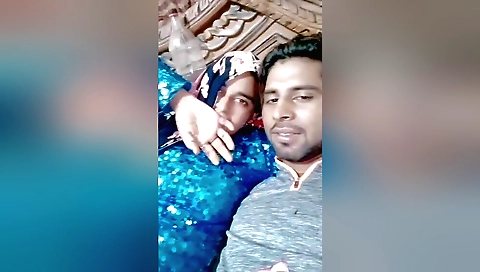 Indian amateur girl gets on the camera to enjoy sex