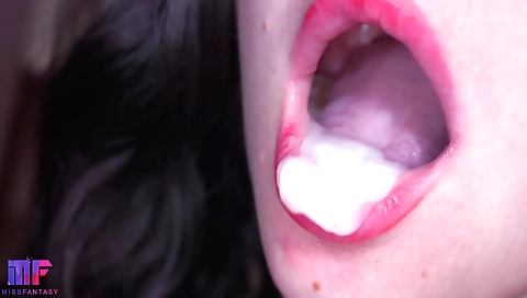 Indian milf gives her face and tongue play in homemade video