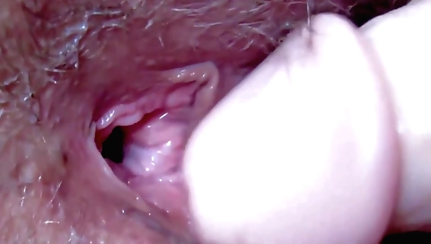 Amateur hairy teen is fucking herself on her couch